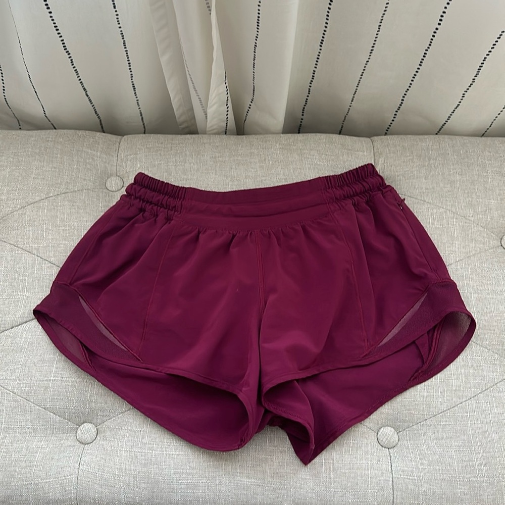 lululemon 2.5” Hotty Hot Short